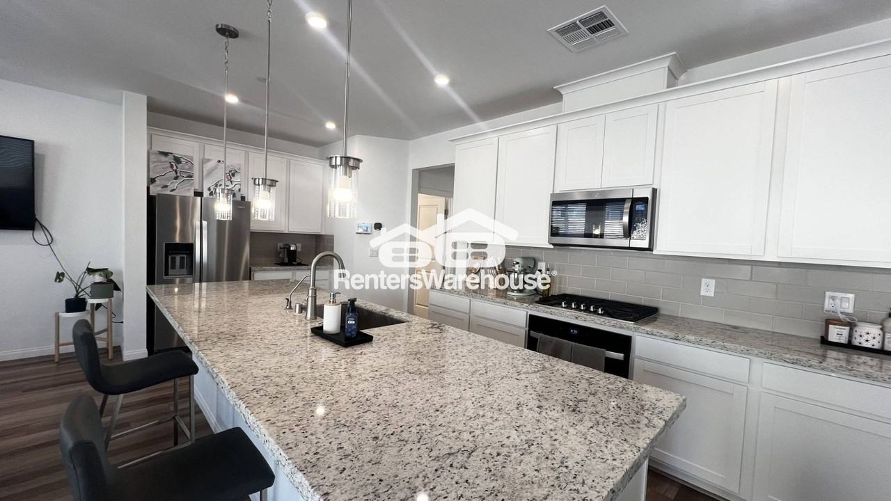 854 Benning St - Photo 3 of 12