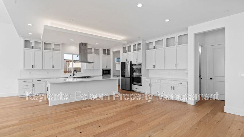3840 Fletcher Park Cir - Photo 2 of 44