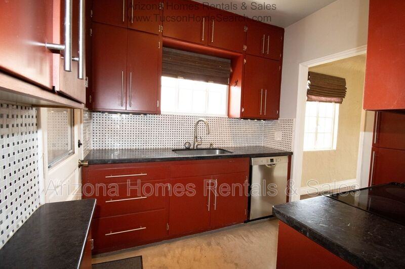 122 N Martin Ave - Photo 2 of 16