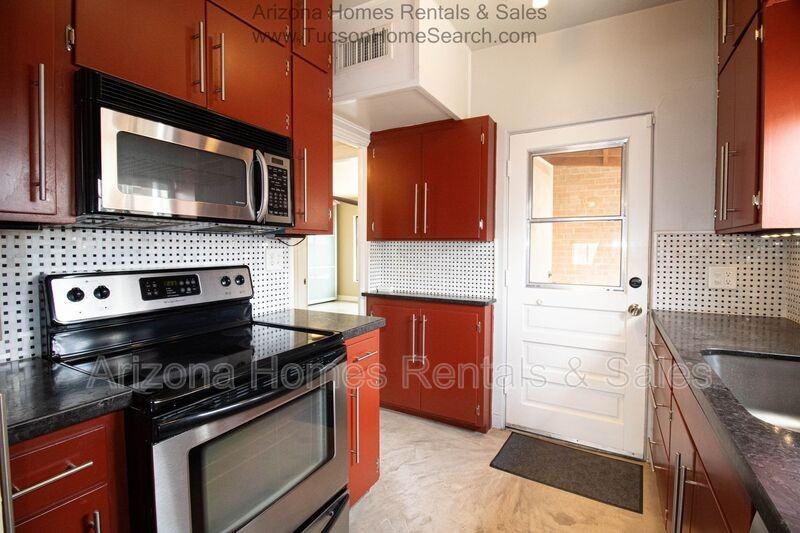 122 N Martin Ave - Photo 3 of 16