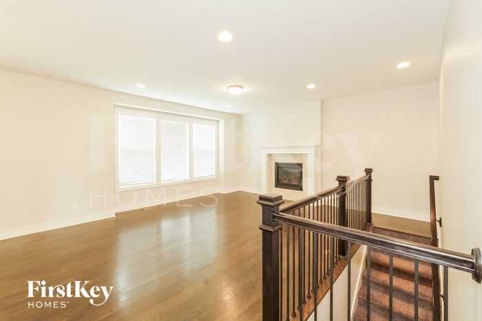 1128 Sw Blackpool Dr - Photo 2 of 16