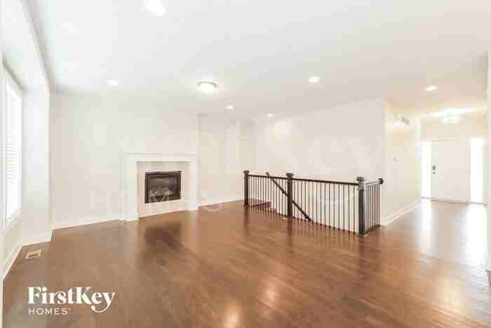 1128 Sw Blackpool Dr - Photo 3 of 16