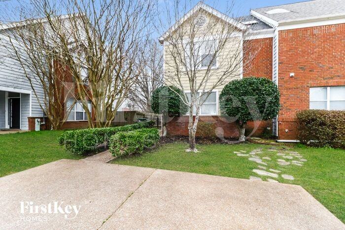 700 Walnut Woods Cv S - Photo 2 of 15