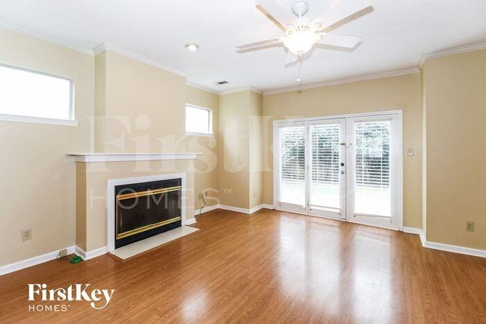 700 Walnut Woods Cv S - Photo 3 of 15