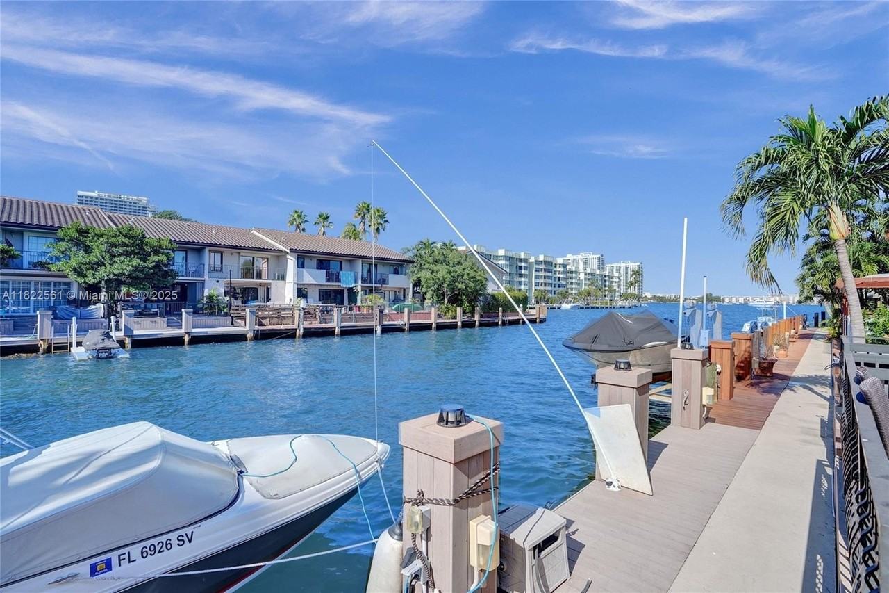 16478 Ne 27th Pl #34 - Photo 3 of 50