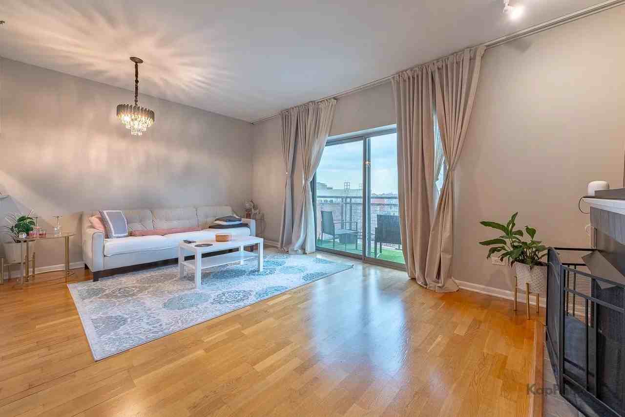 100 N Hermitage Ave - Photo 4 of 25