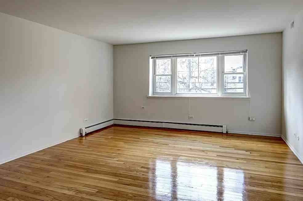 W Pratt Blvd & N Sheridan Rd - Photo 3 of 7