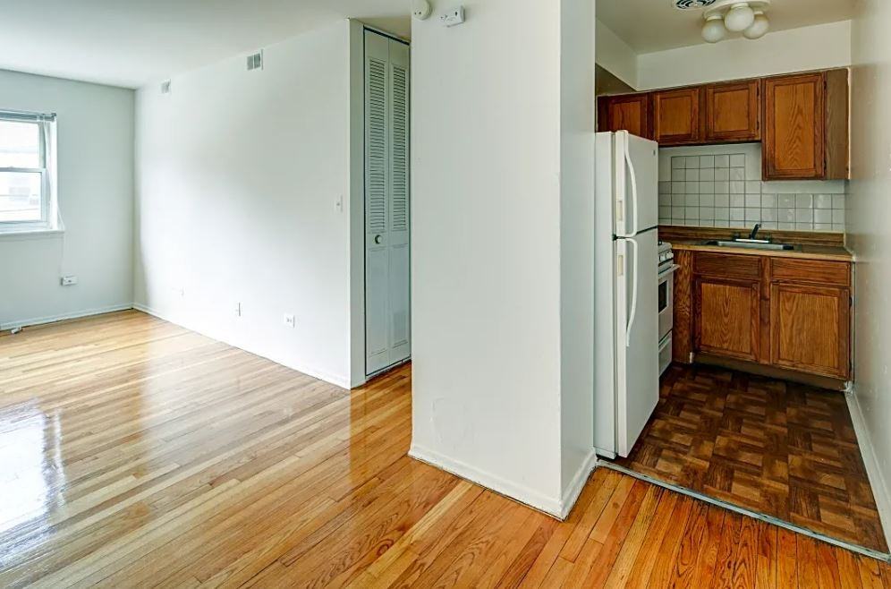 W Pratt Blvd & N Sheridan Rd - Photo 6 of 7