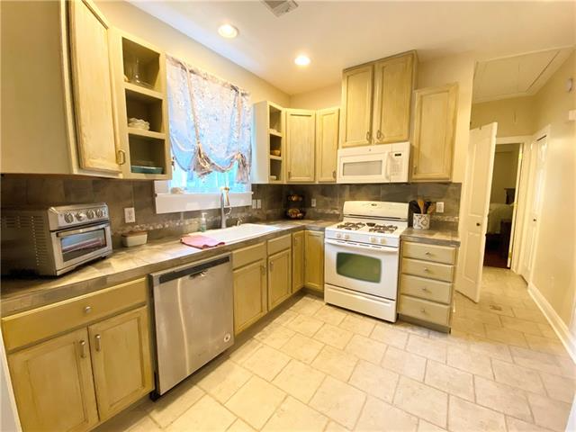 534 Bouny St - Photo 2 of 9