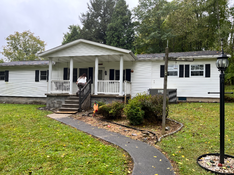 2259 Hood Ave - Photo 2 of 12