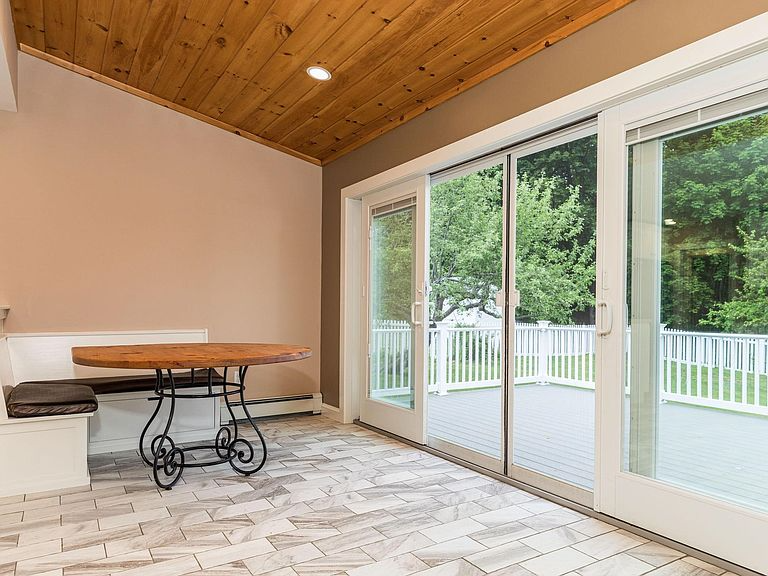 31 Dion Ave - Photo 2 of 12