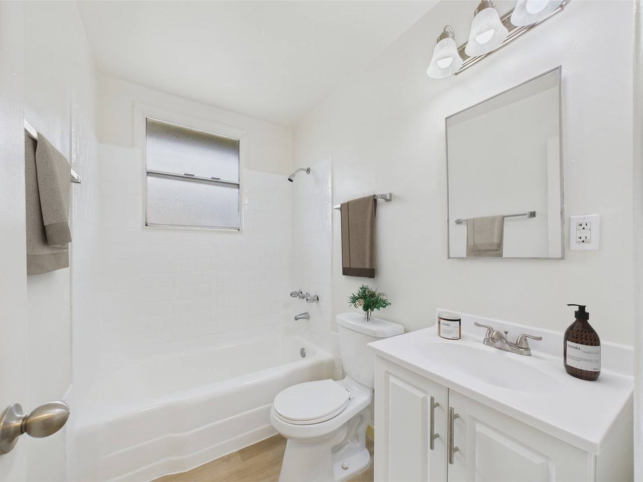 Banner Circle Apartments - Photo 4 of 21