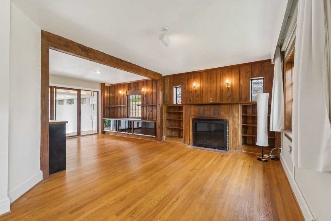 1610 N Greenbrier St - Photo 2 of 12