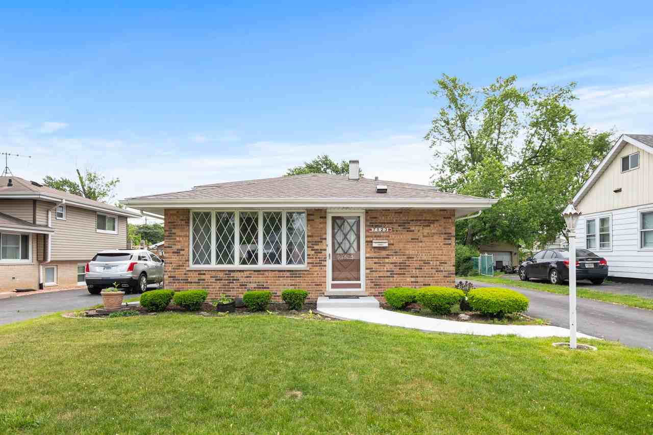 7123 W 113th St - Photo 2 of 27