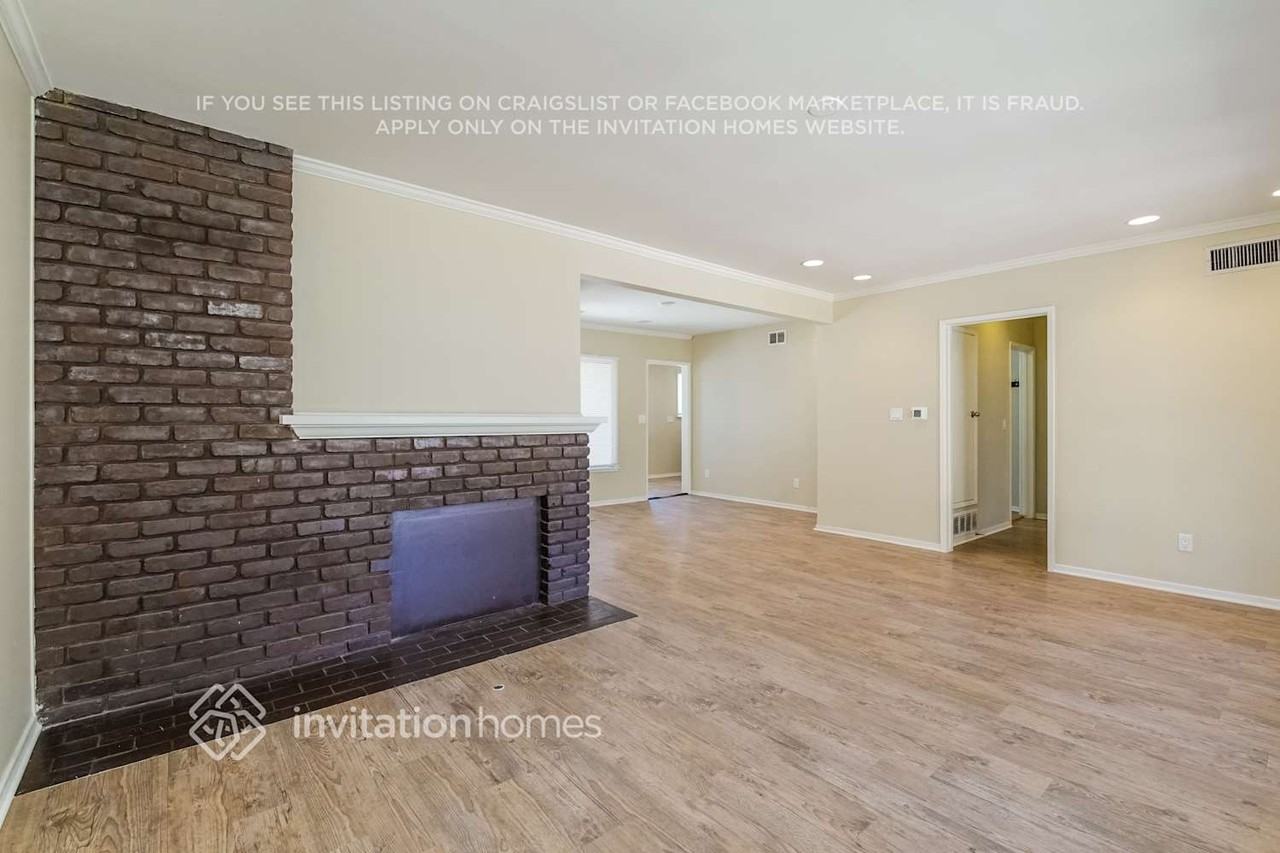 19520 Haynes St - Photo 5 of 18