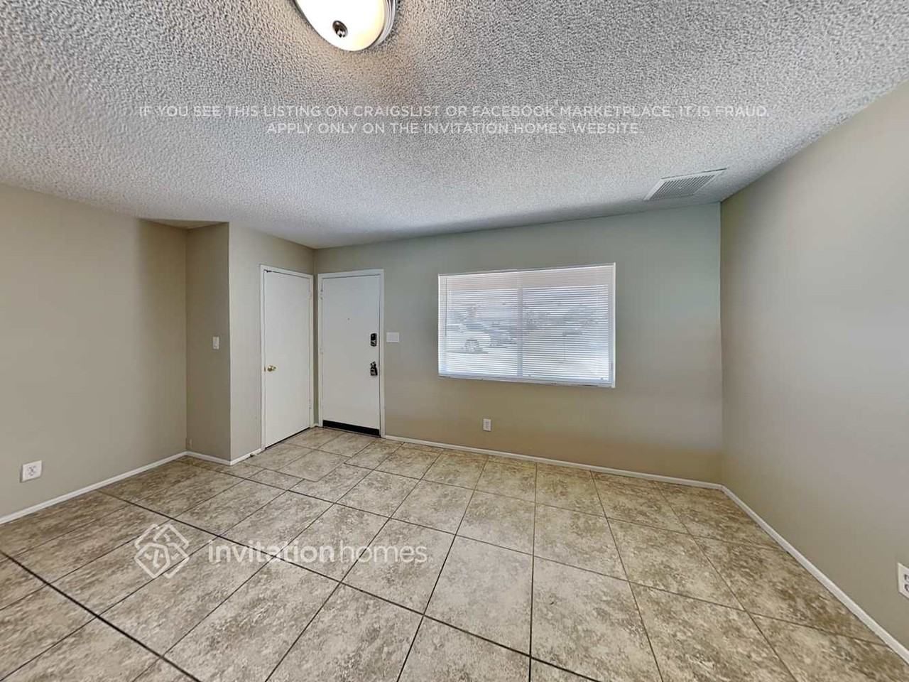 4136 N 81st Ave - Photo 4 of 19