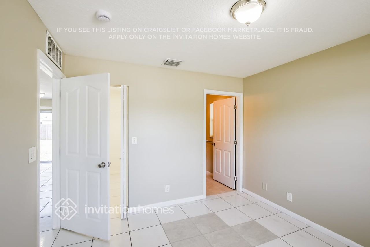 1672 W Breezy Ln - Photo 7 of 16