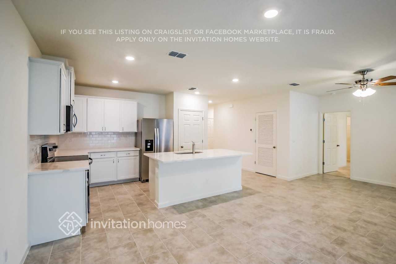 565 Sea Spray Dr - Photo 4 of 17