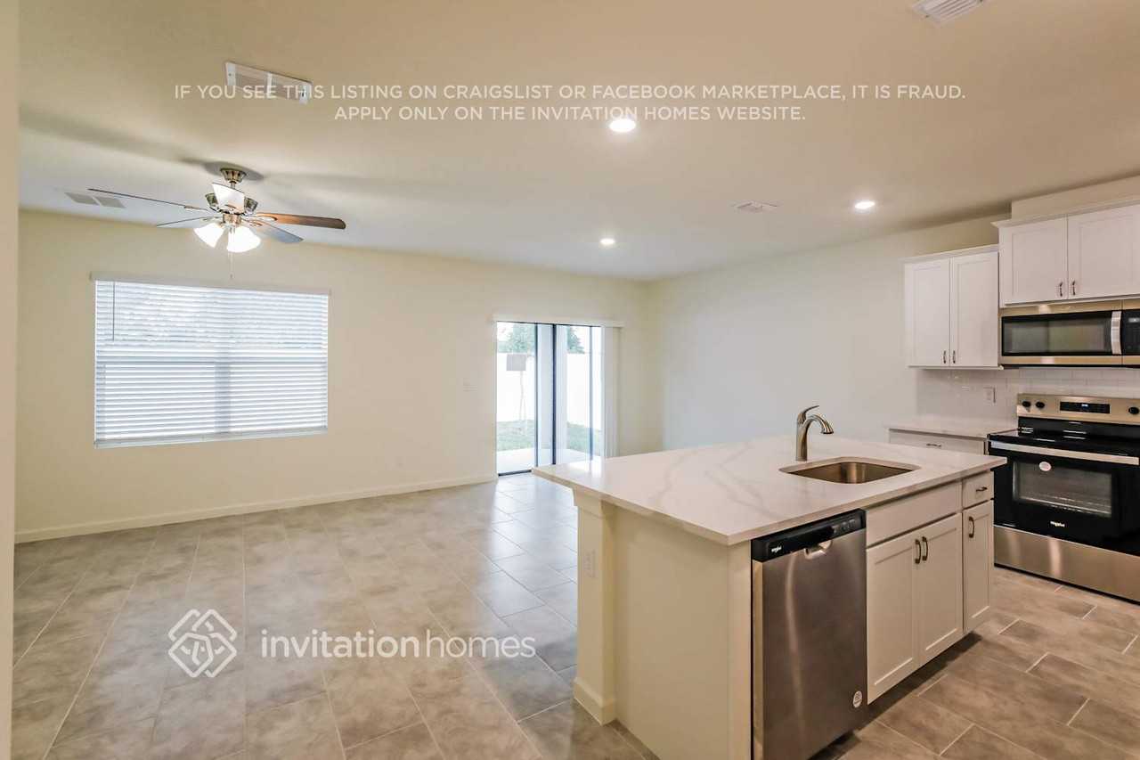 565 Sea Spray Dr - Photo 5 of 17