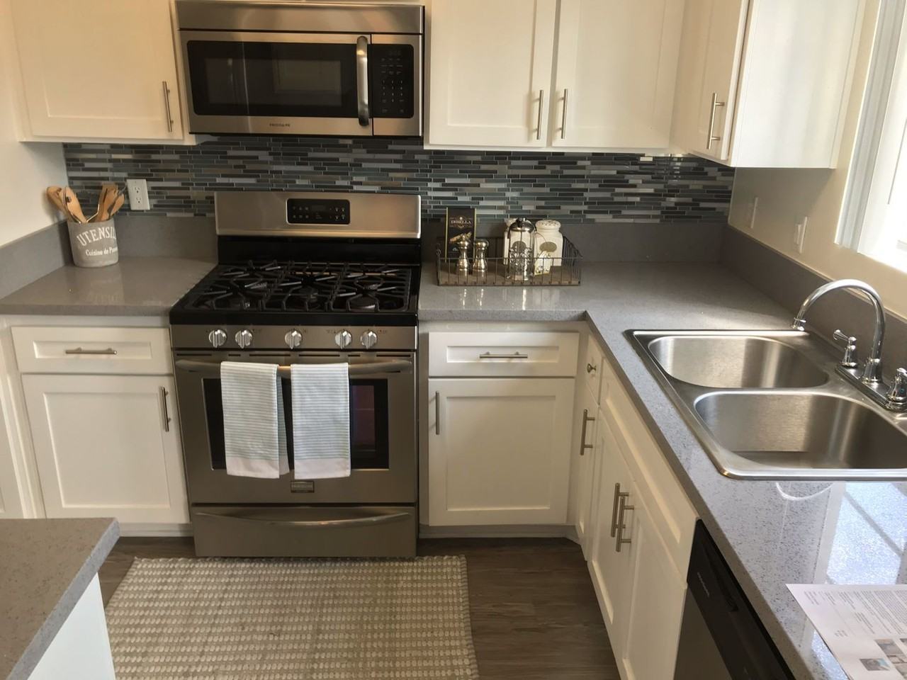 Townhomes on Emerson - Photo 5 of 25