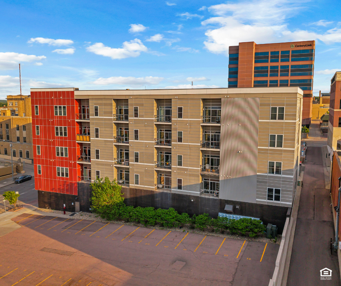 Dakota Lofts Downtown - Photo 4 of 31