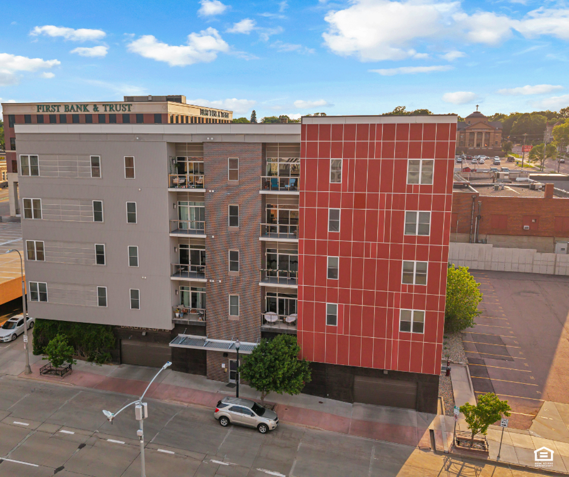 Dakota Lofts Downtown - Photo 6 of 31