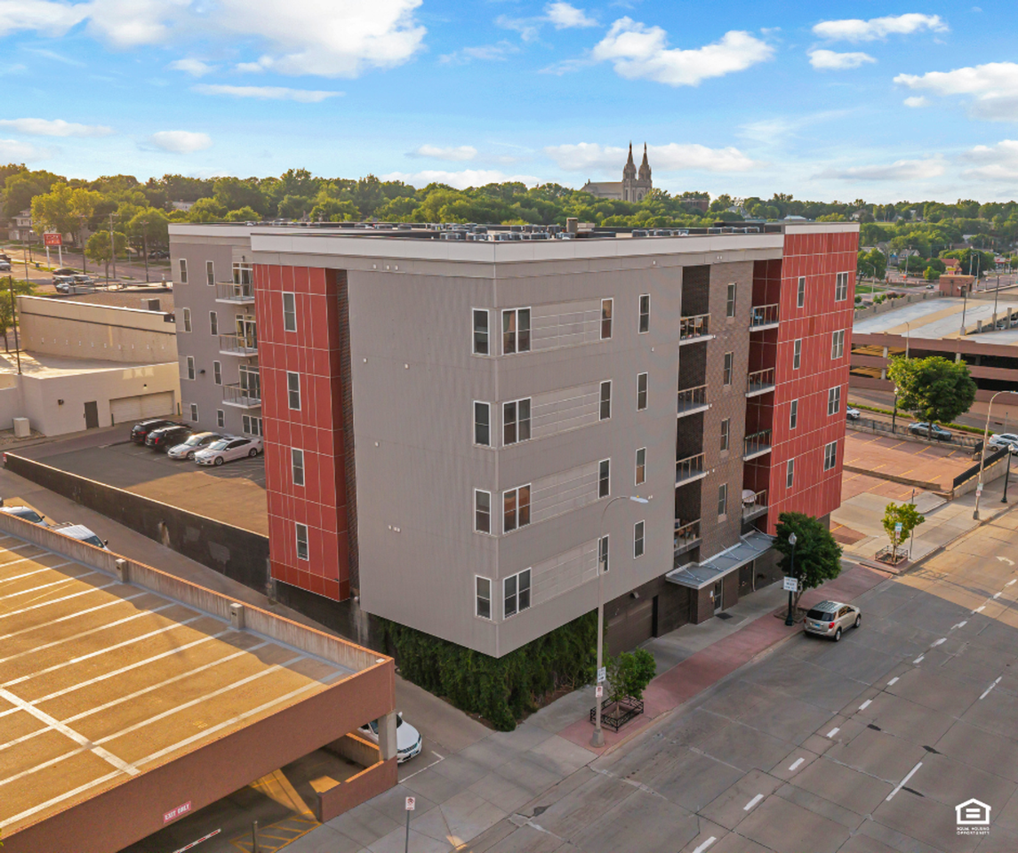 Dakota Lofts Downtown - Photo 7 of 31