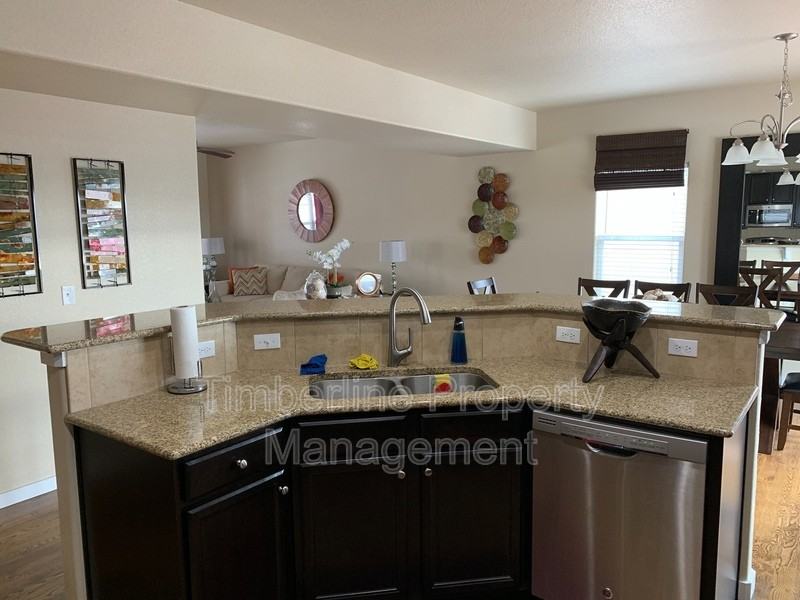 6421 Vickie Ln - Photo 5 of 32