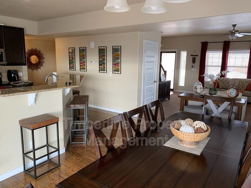 6421 Vickie Ln - Photo 7 of 32