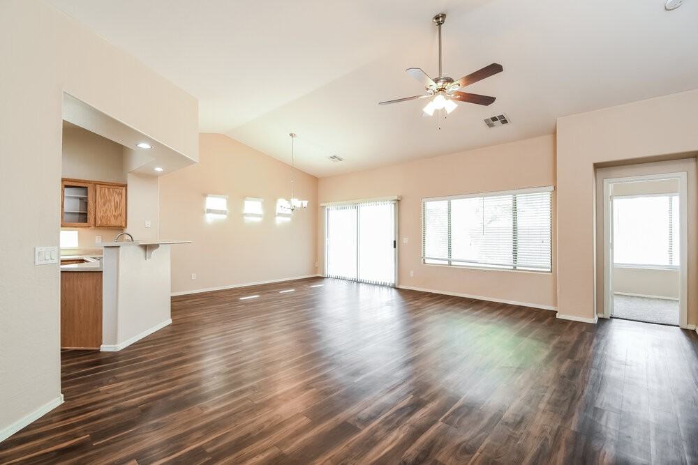 2540 W Silver Streak Way - Photo 4 of 16