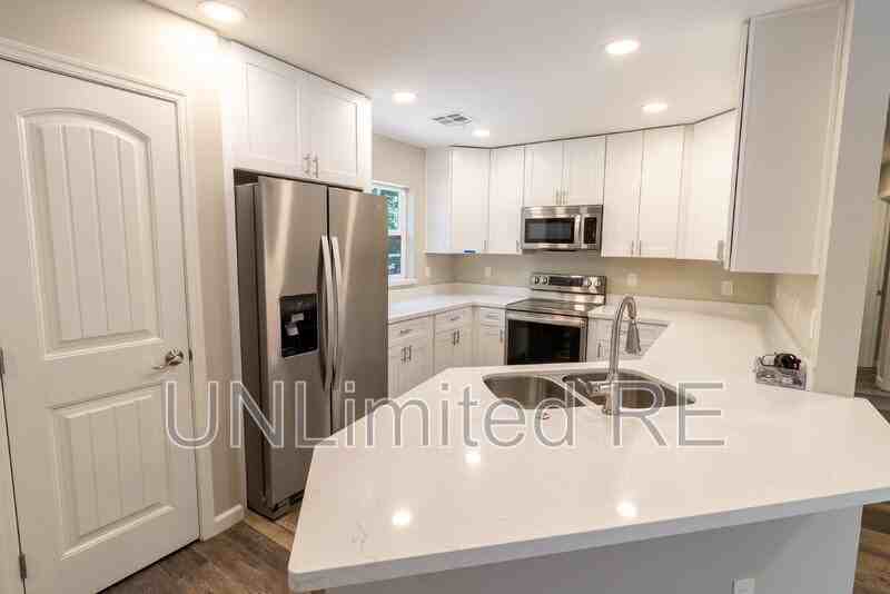 216 E Zuni Dr - Photo 6 of 19