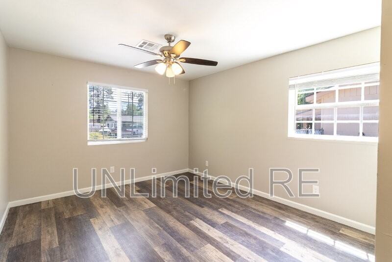 216 E Zuni Dr - Photo 7 of 19
