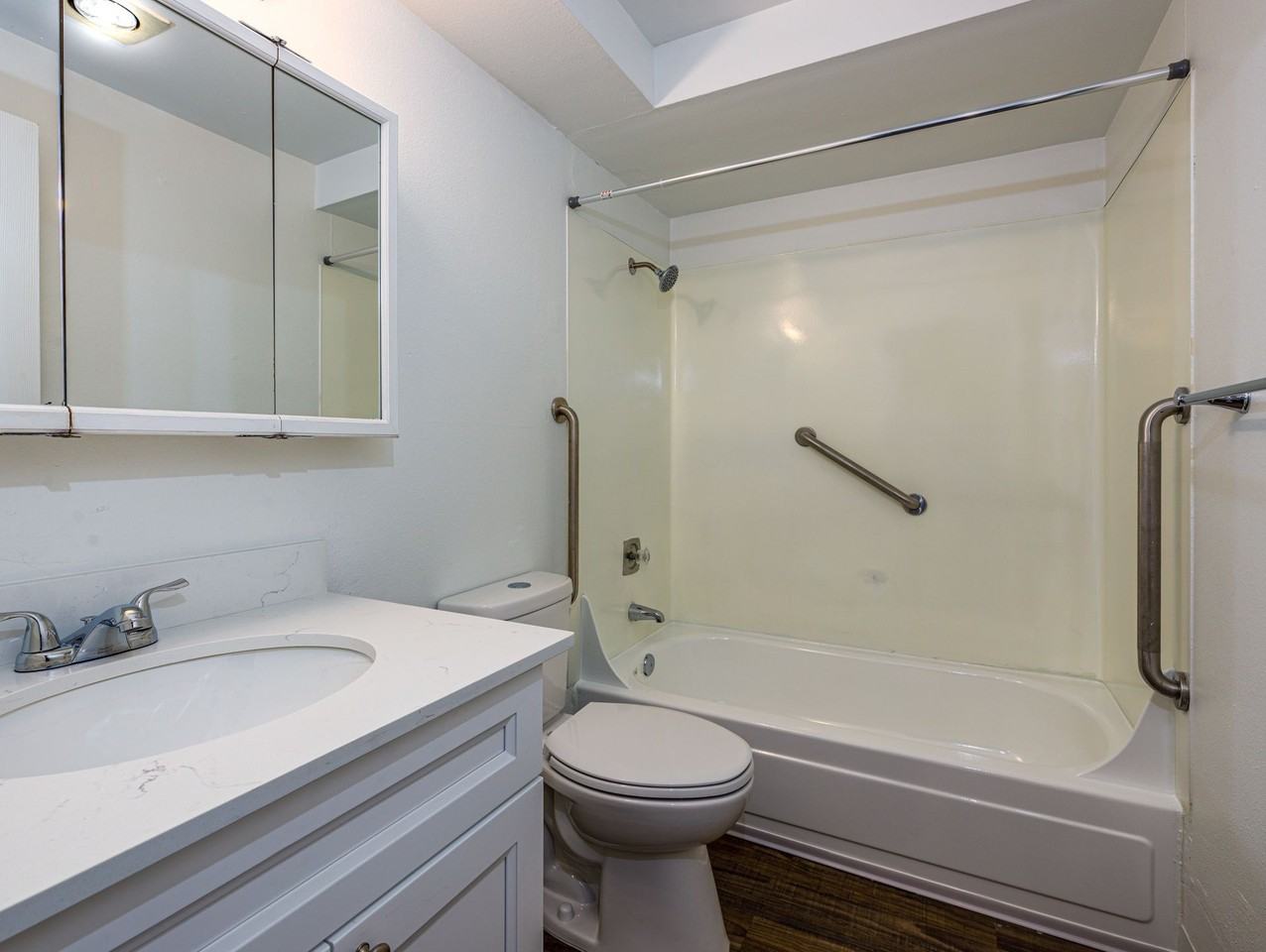 Pinewood Commons - Photo 4 of 9