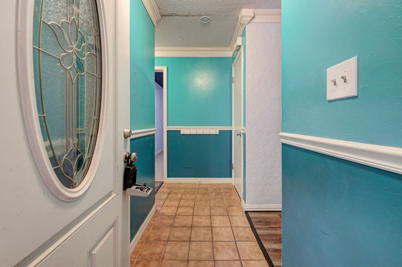 6004 Nw 27th St - Photo 5 of 34