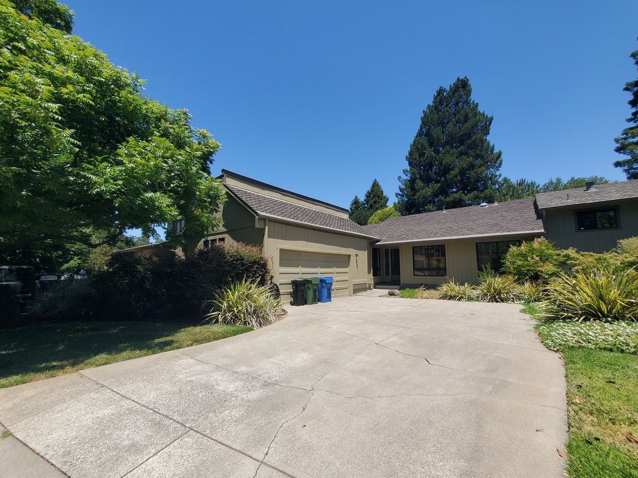 3113 Lippizaner Ln - Photo 3 of 50