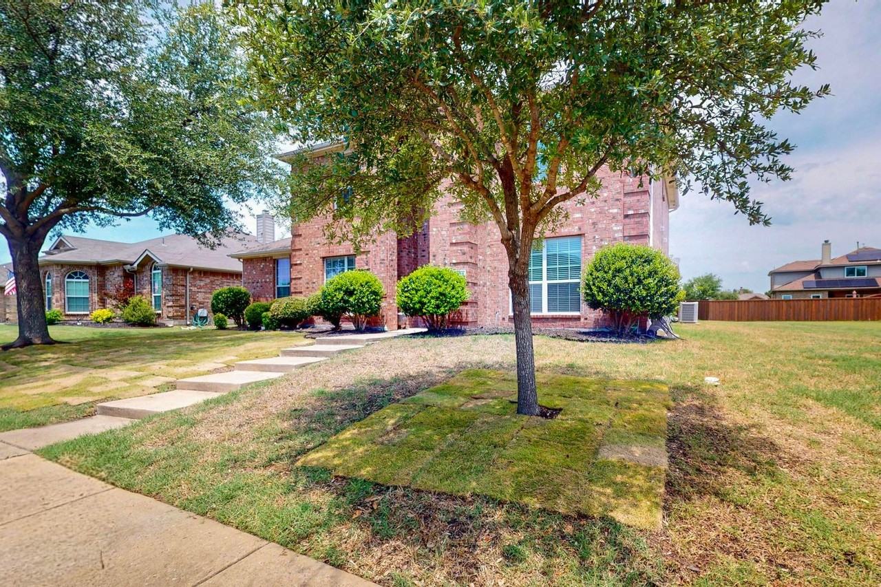 1236 Blue Brook Dr - Photo 2 of 50