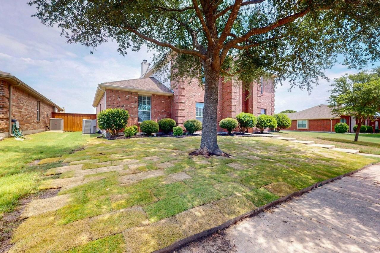 1236 Blue Brook Dr - Photo 4 of 50