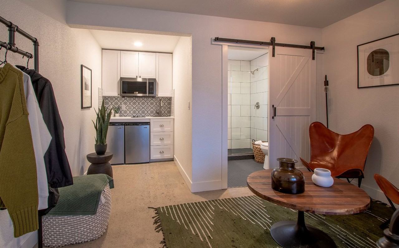 518 North Riverside Avenue - Photo 2 of 21