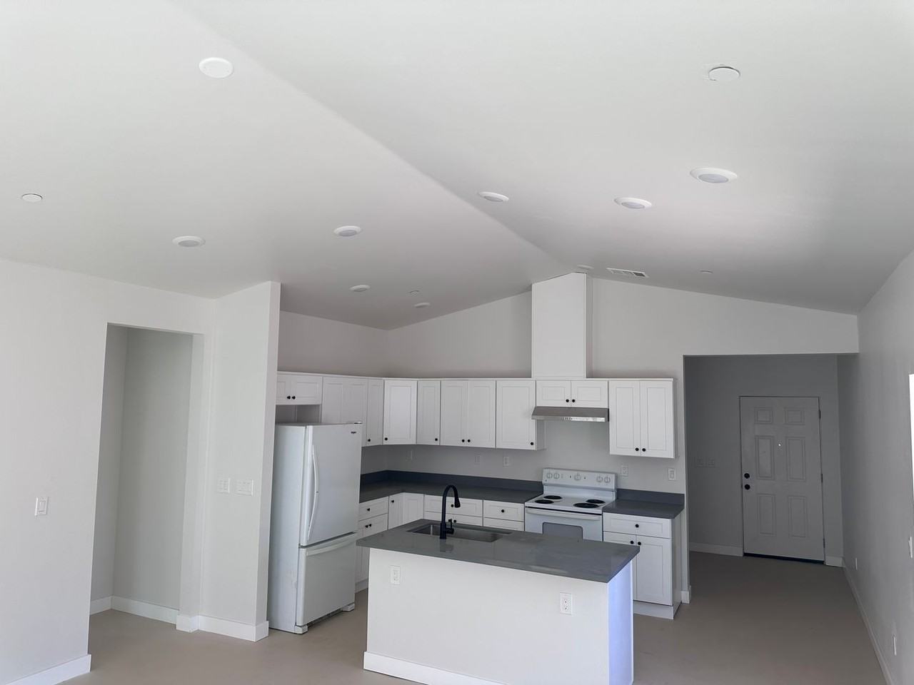 2812 American Ave - Photo 3 of 19