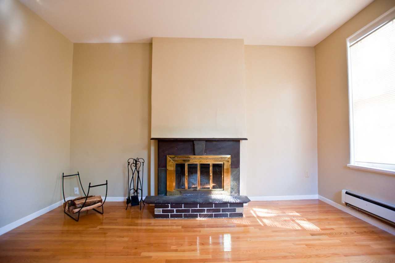 $1040-1 BD/1BA w Heat near Brady*** HALF OFF FIRST MONTH*** - Photo 3 of 9