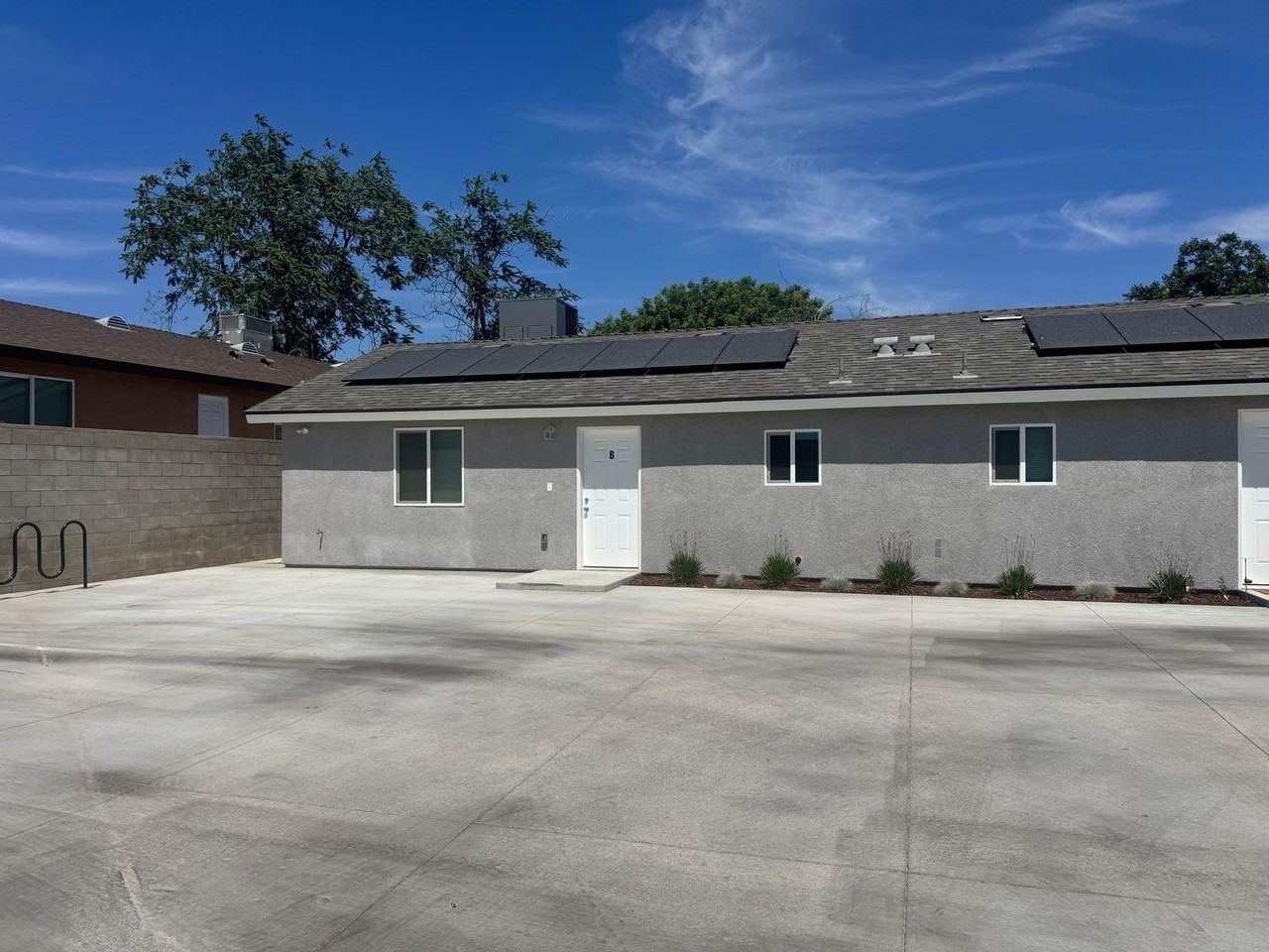 2317 Wilshire Aly #B - Photo 2 of 12