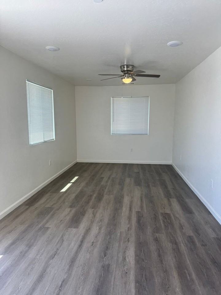 2317 Wilshire Aly #B - Photo 3 of 12