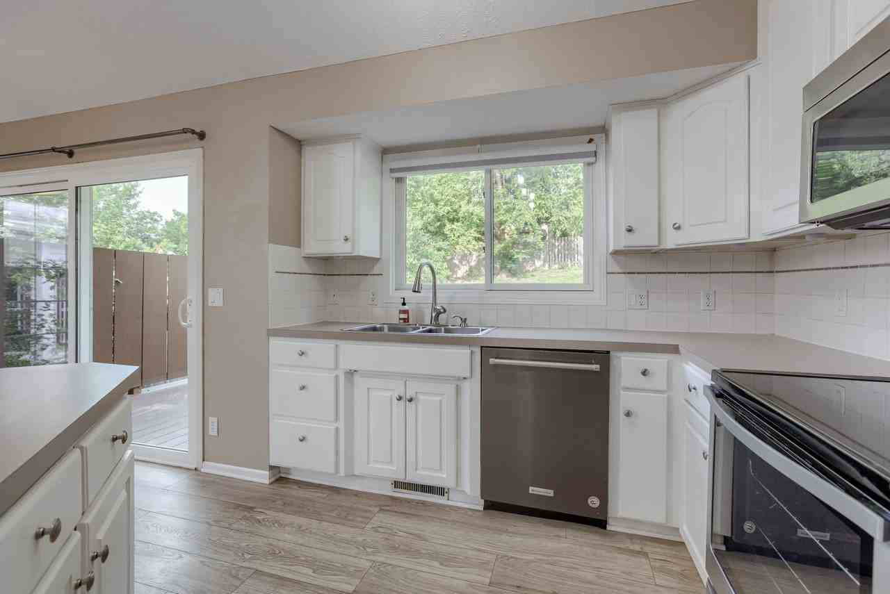 5004 N 126th St - Photo 7 of 25