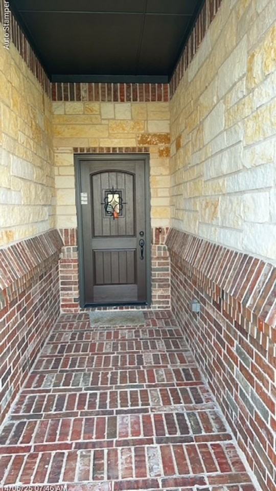 210 Navajo Trl - Photo 3 of 38