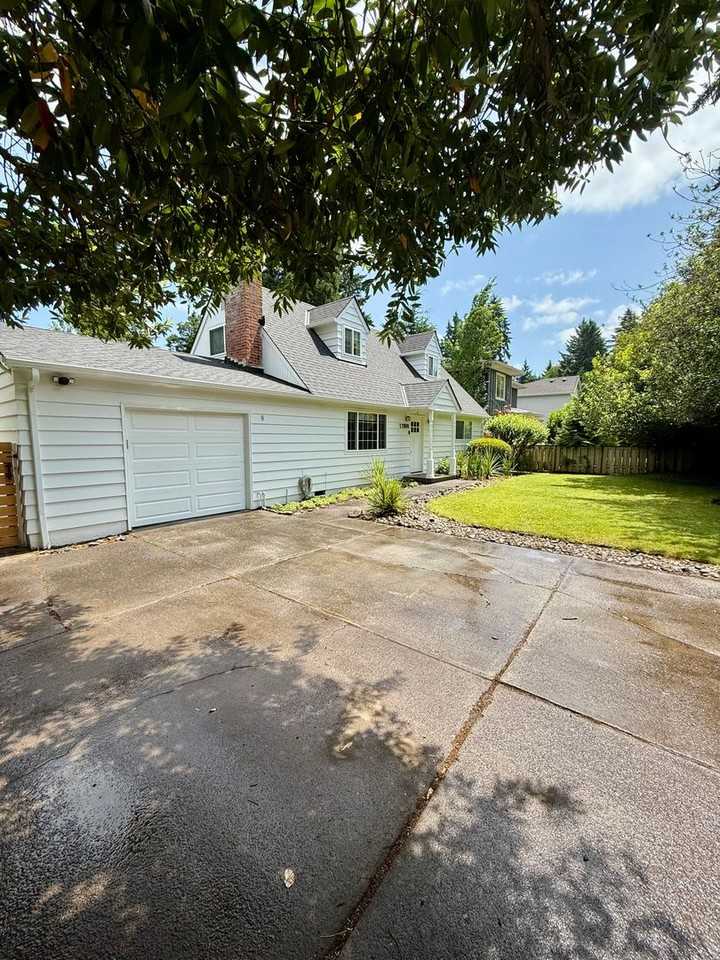 17898 Pilkington Rd - Photo 3 of 12