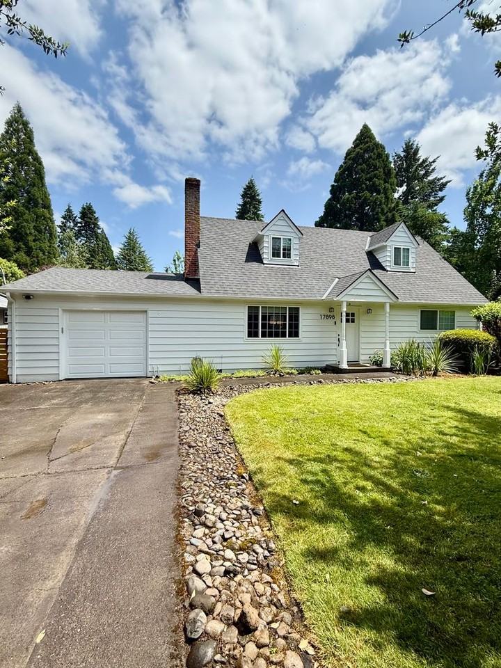 17898 Pilkington Rd - Photo 2 of 12