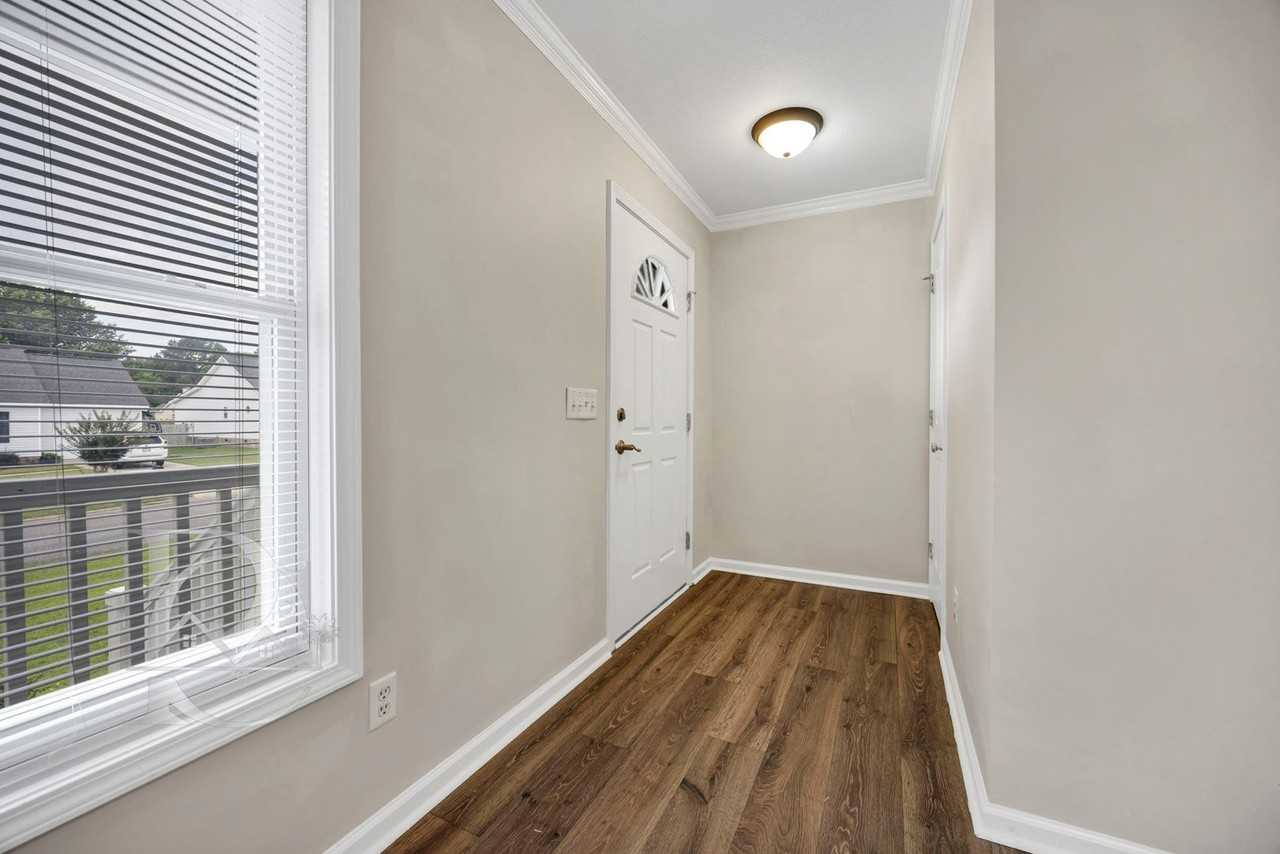 232 Autumnview Ct - Photo 3 of 28