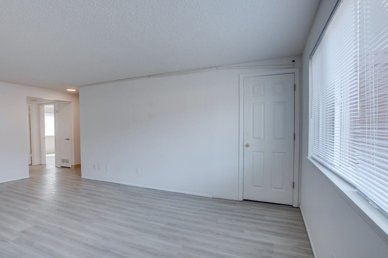 VILLAGE VICTORIAN APARTMENTS - Photo 4 of 13