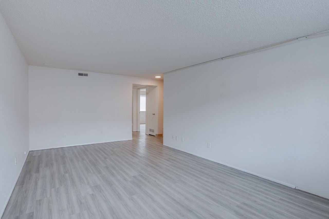 VILLAGE VICTORIAN APARTMENTS - Photo 5 of 13