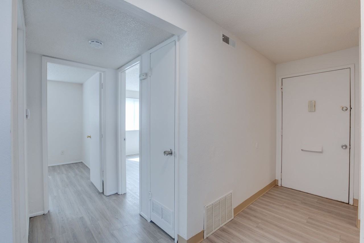 VILLAGE VICTORIAN APARTMENTS - Photo 6 of 13